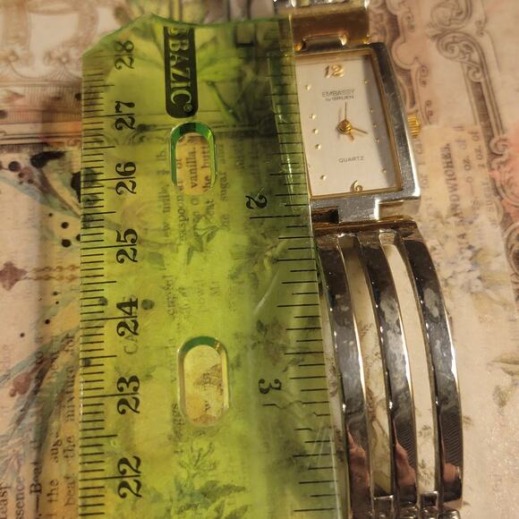 Vintage Embassy by Gruen Women’s Quartz Watch – Two Tone Rectangle Dial - Picture 6 of 10